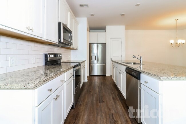 Foto del edificio - 2220 Rosemary Park Ln