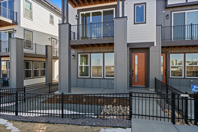 Building Photo - 10882 Lyric St