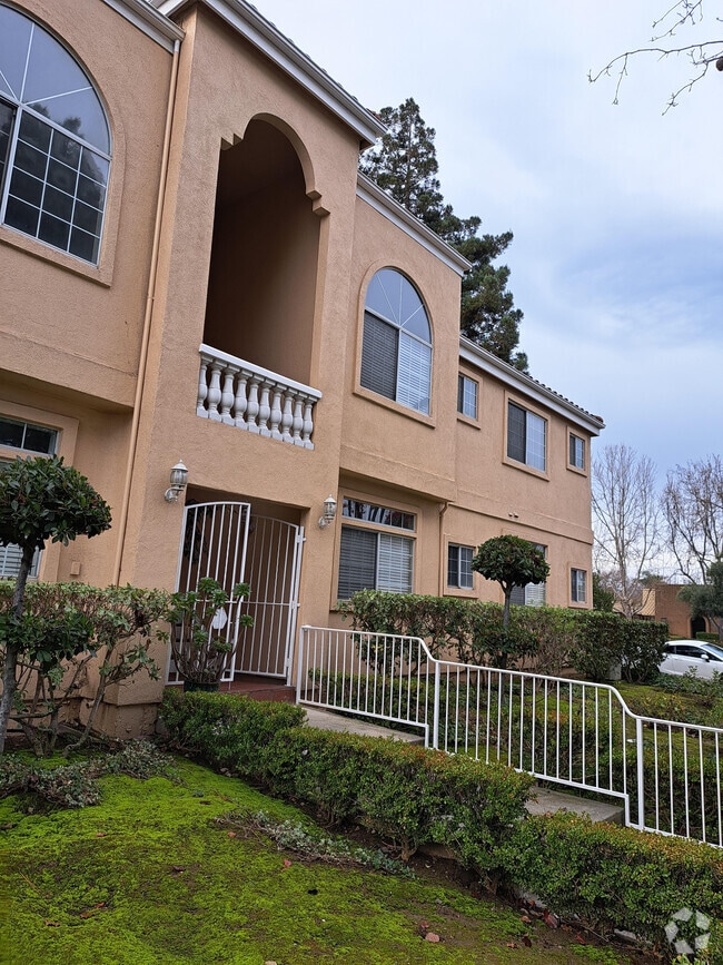 Winchester Woods Apartments for Rent with Washer & Dryer San Jose, CA