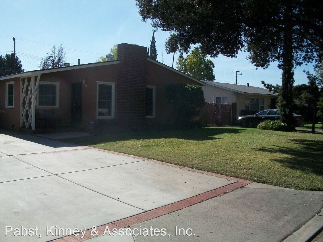 3 br, 1.5 bath House 2510 E. JAMES STREET House Rental in West
