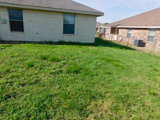 Building Photo - 2803 Alma Dr