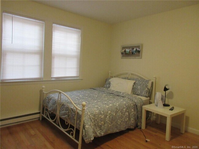 Foto del edificio - 277 Whisconier Rd