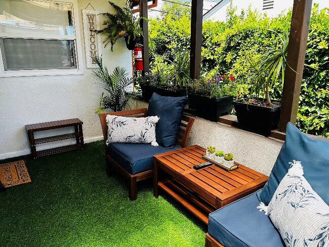 Private Patio w/ Television - 1529 1/2 Carmona Ave