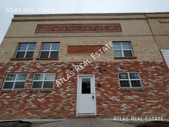 Building Photo - Beautifully Remodeled Ground Floor 1 Bed/1...