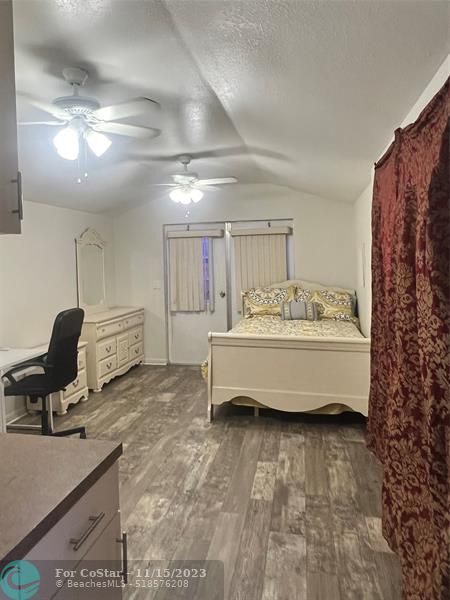 Building Photo - 242 NE 39th Ct