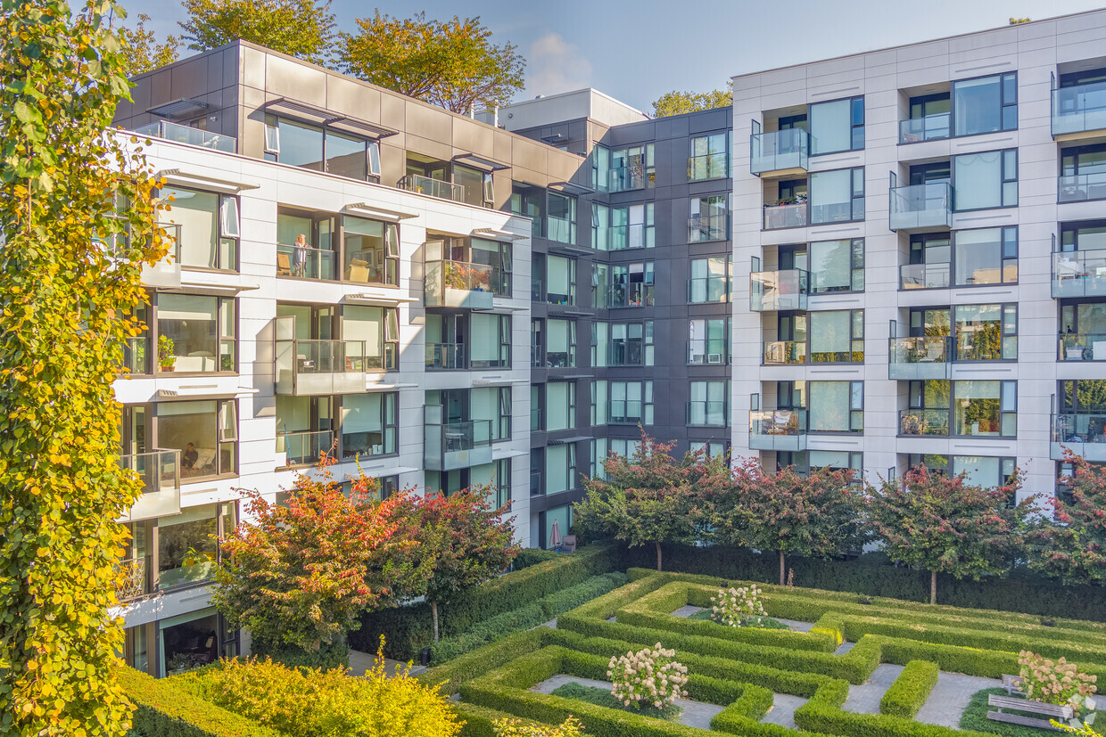 Garden View - Shannon Mews & Apartments