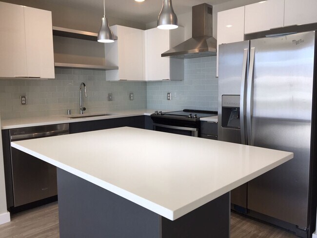 Foto del edificio - Rare Living Opening at Talbach Condominiums