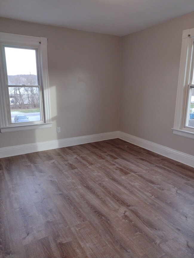 Room 1 - 212 N 3rd St