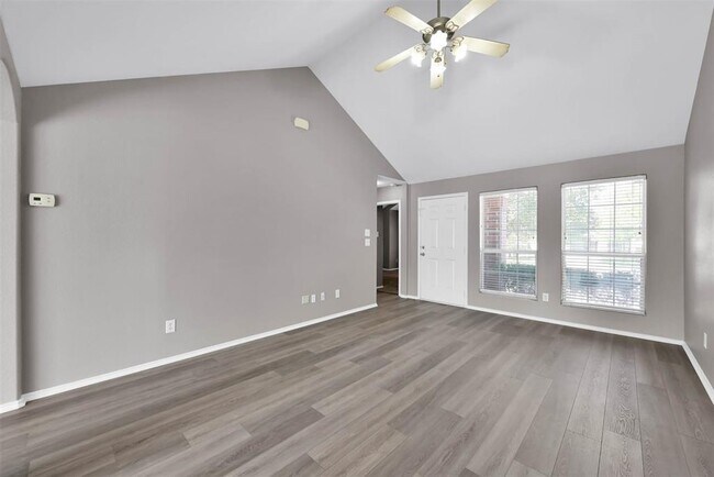 Building Photo - 2214 Shady Tree Ln