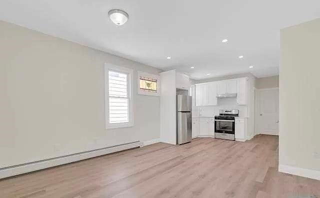 Building Photo - 453 Banta Ave