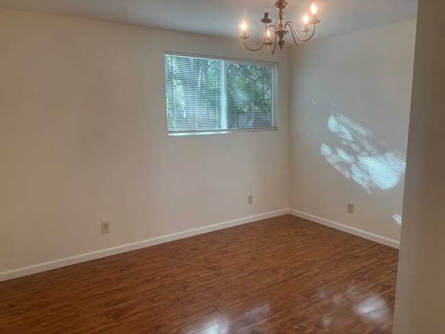 Building Photo - 552