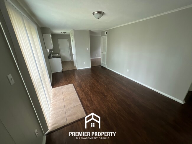 Foto del edificio - HALF OFF FIRST MONTHS RENT! Charming 3BR/1.5BA in 38118 | Hardwood Floors & Spacious Fenced Backyard