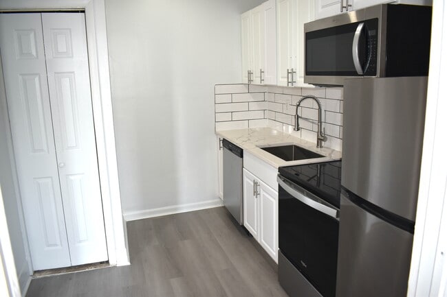 Building Photo - 2444 Callow Ave