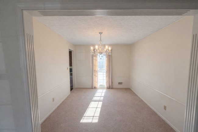 Foto del edificio - SPACIOUS 3 Bedroom, 2 bathroom home with basement and garage