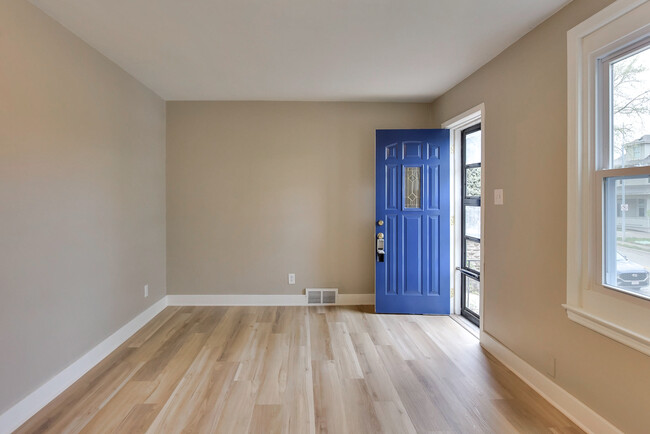 Building Photo - 830 S 50th St