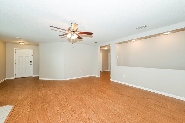 Foto del edificio - 1071 Collinswood Dr W