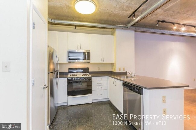 Building Photo - 1300 N St NW