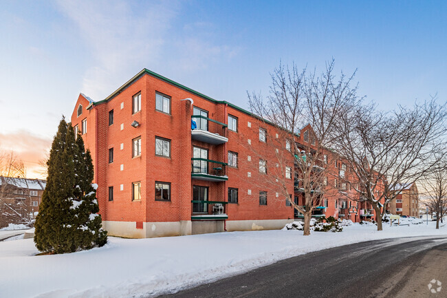 Building Photo - Mary-Elizabeth Noonan 30