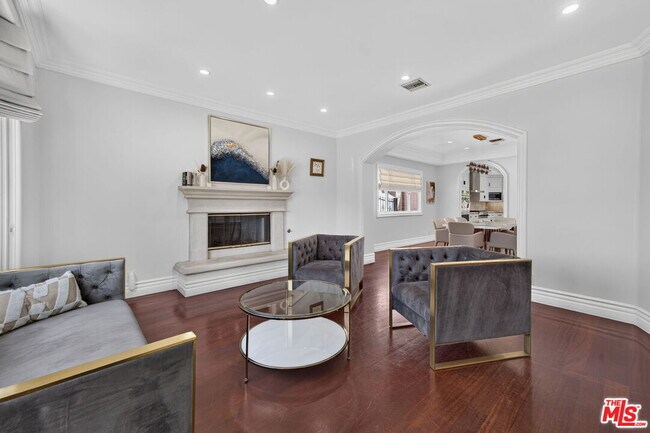 Foto del edificio - 5230 Teesdale Ave