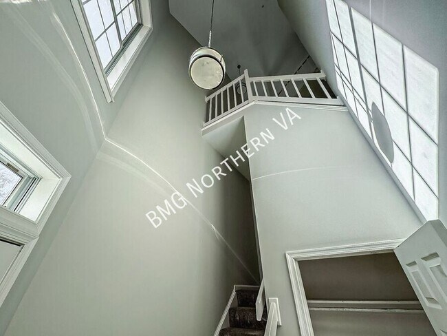 Foto del edificio - 6956 Ellingham Cir