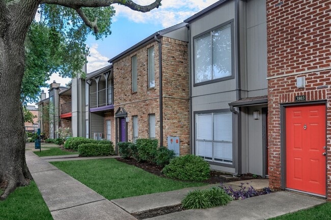 Building Photo - Woods On Lamonte