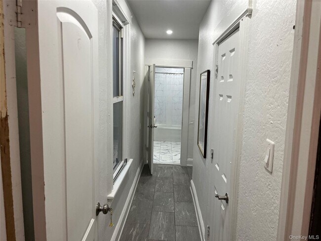 Foto del edificio - 95-29-95112 112th St