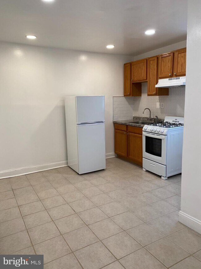 Building Photo - 1207 Kimball St
