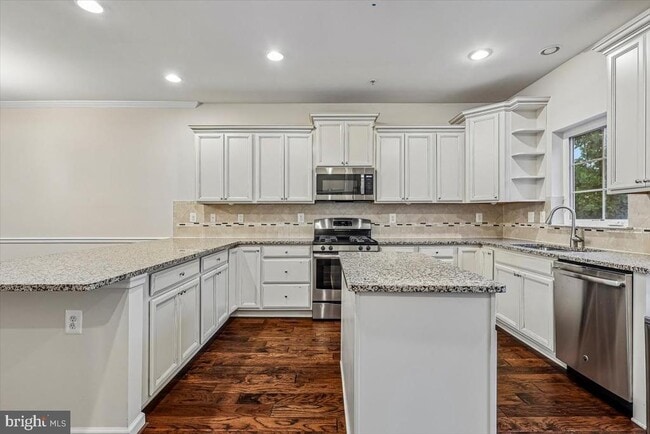 Building Photo - 1004 Red Clover Rd