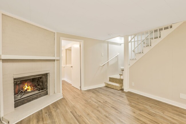 Building Photo - 1738 Highland Pl