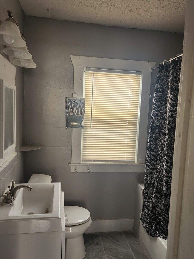 Foto del edificio - Newly Renovated West Side Single Family Home