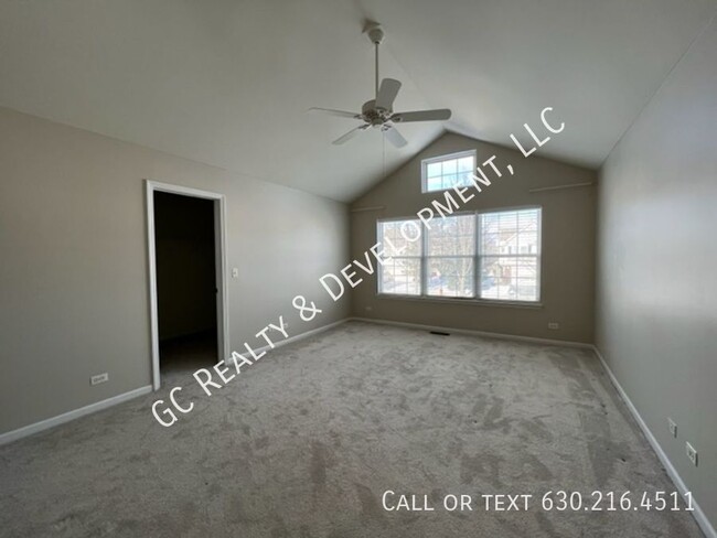 Building Photo - ***HALF MONTH FREE / 3 BDRM / 2.5 BTH / SS...