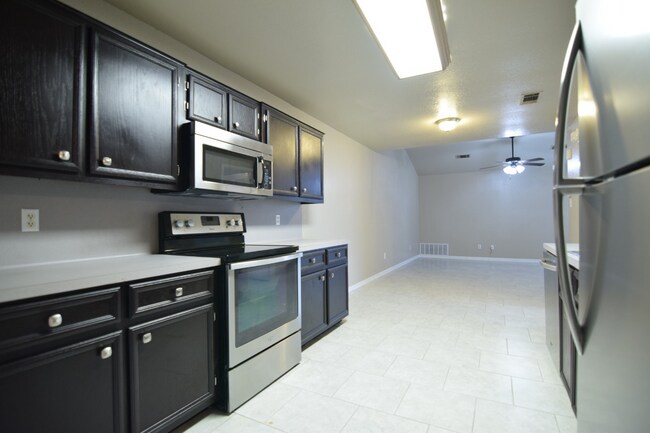 Building Photo - 517 Deloris Dr