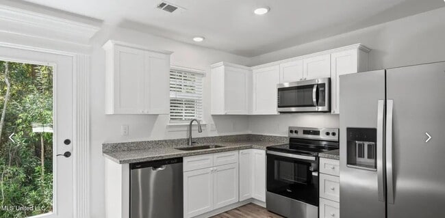 Building Photo - 1511 2nd St