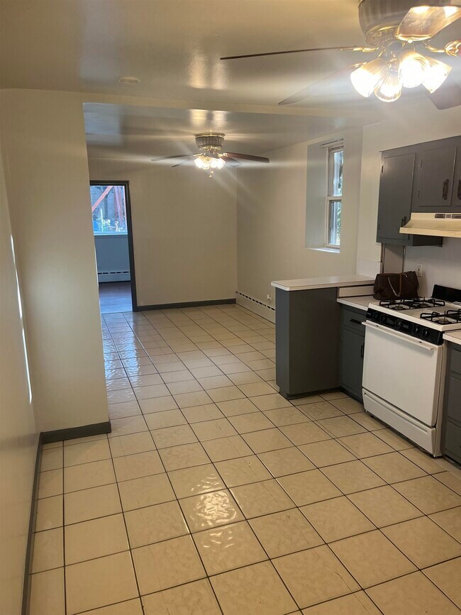 Foto del edificio - 1211 Hillside Pl