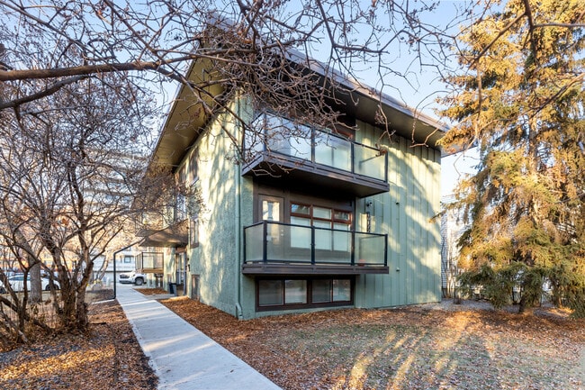 Building Photo - 10172-10113 113 St