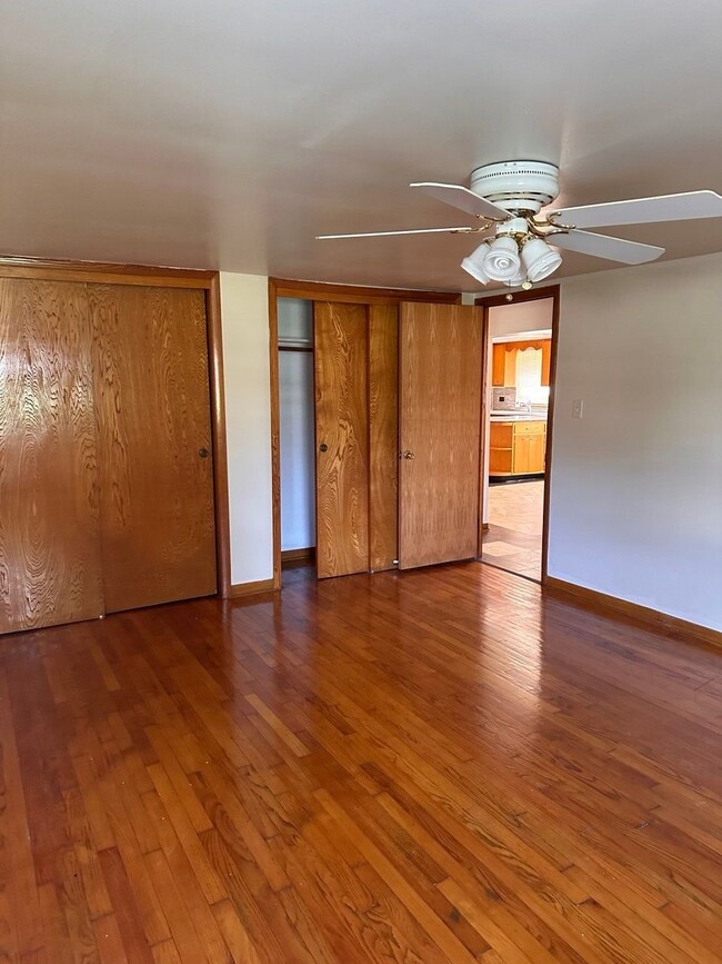 Photo - 2555 N Nordica Ave (Elmwood Park, IL) Apartment