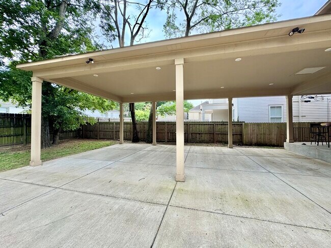 Building Photo - 84 N Rembert St
