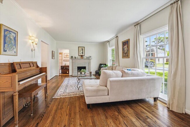 Foto del edificio - 2510 Locke Ln