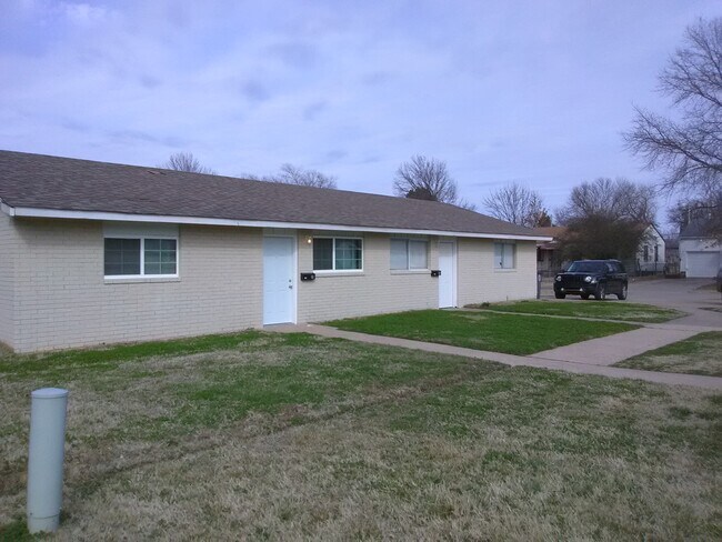 Building Photo - 1066 N Irvington Ave
