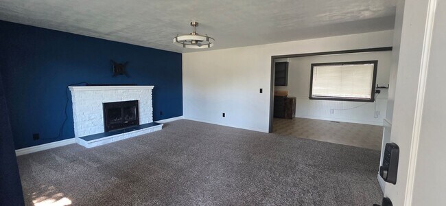 Foto del edificio - Updated 3 Bedroom, 2 Bathroom Home