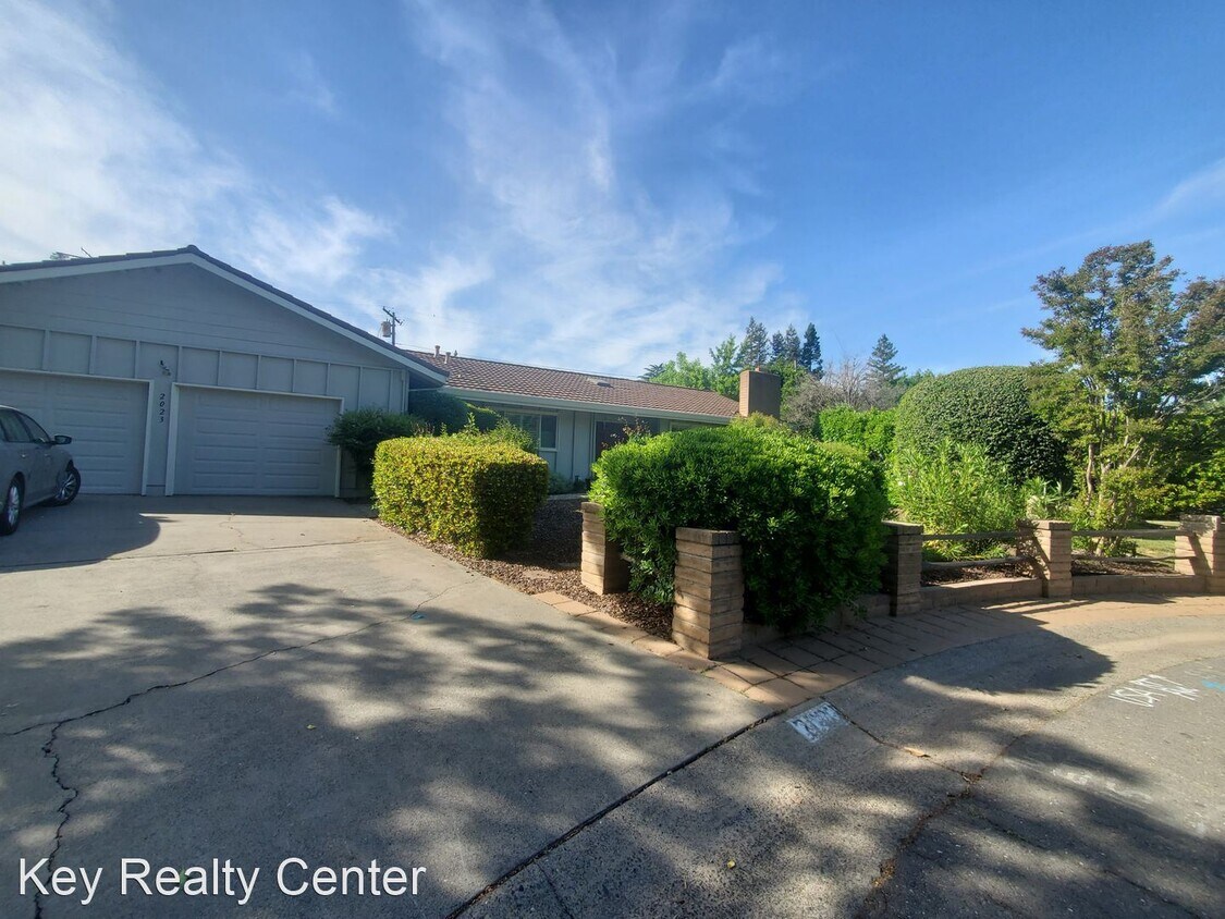 Foto principal - 4 br, 2.5 bath House - 2023 Lux Court