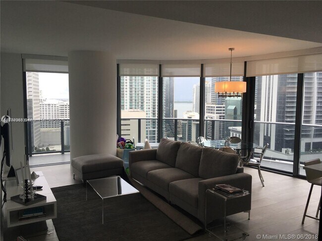 Foto del edificio - 45 SW 9th St