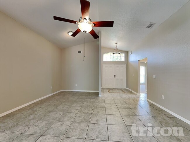 Foto del edificio - 7641 Manor Dr