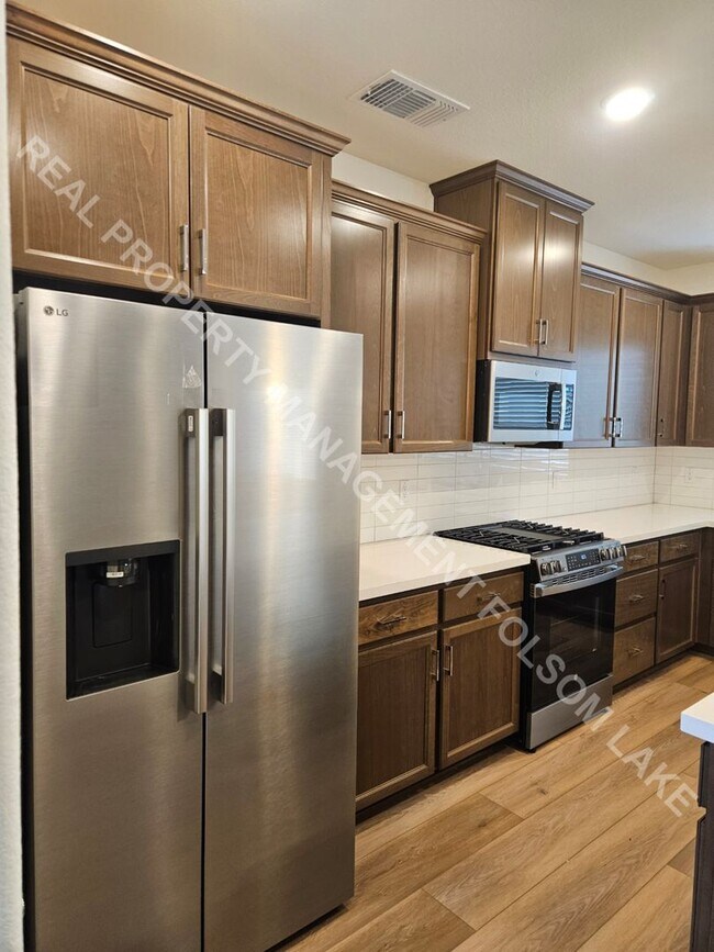 Foto del edificio - New 3 bedroom 2.5 bath Home in the Riverbl...