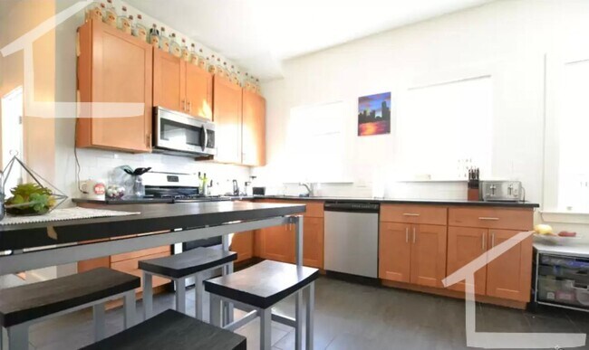 Foto del edificio - HOT ALLSTON LISTING!!!!