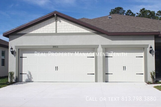 Foto del edificio - BRAND-NEW Spacious 4-Bedroom Home overlook...