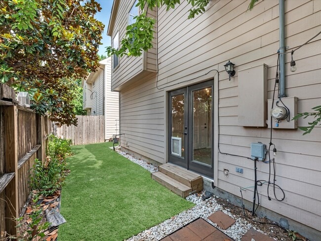 Foto del edificio - 2234 Naomi St