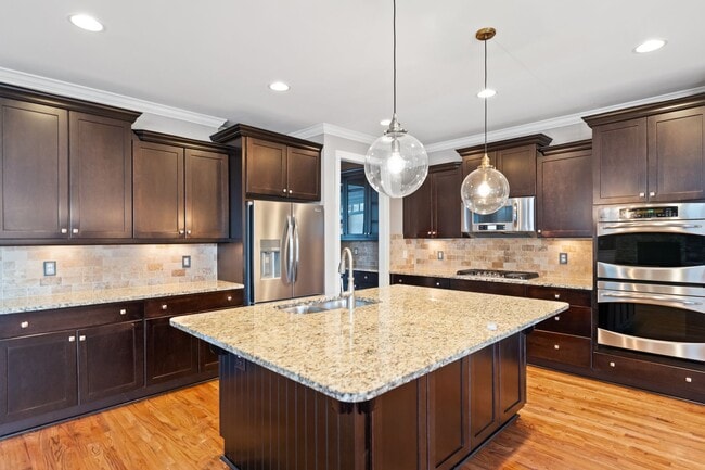 Building Photo - Available Early April! Gorgeous Updated 5-Bedroom, 5-Ba in the Desirable Amberly Community!