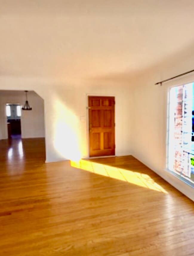 Foto del edificio - 6089 Cashio St