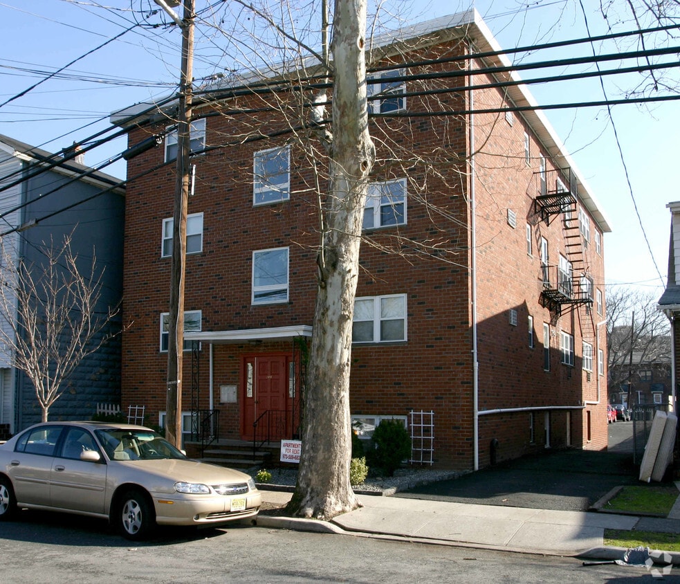 Building Photo - 298-300 Belmont Ave